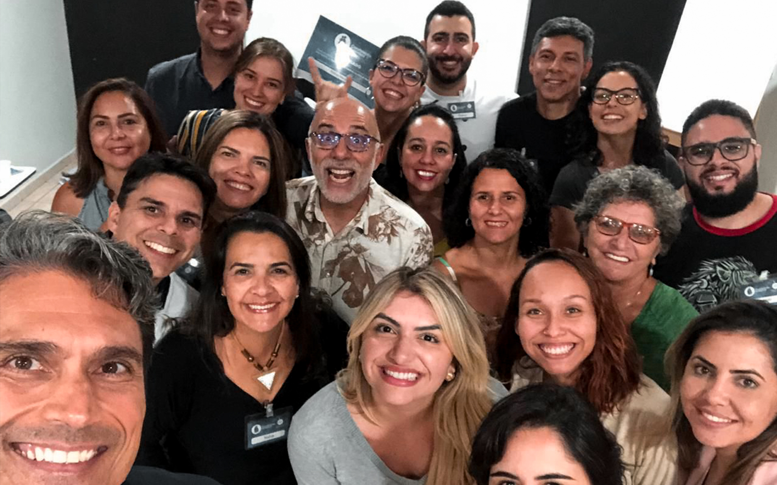 Grupo reunido em atividade de fortalecimento comunitário e familiar